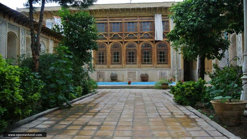 محوطه خانه فروغ الملک